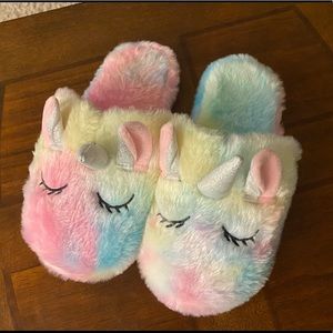 Sweet dreams unicorn slippers big kid 4-6 perfect condition
